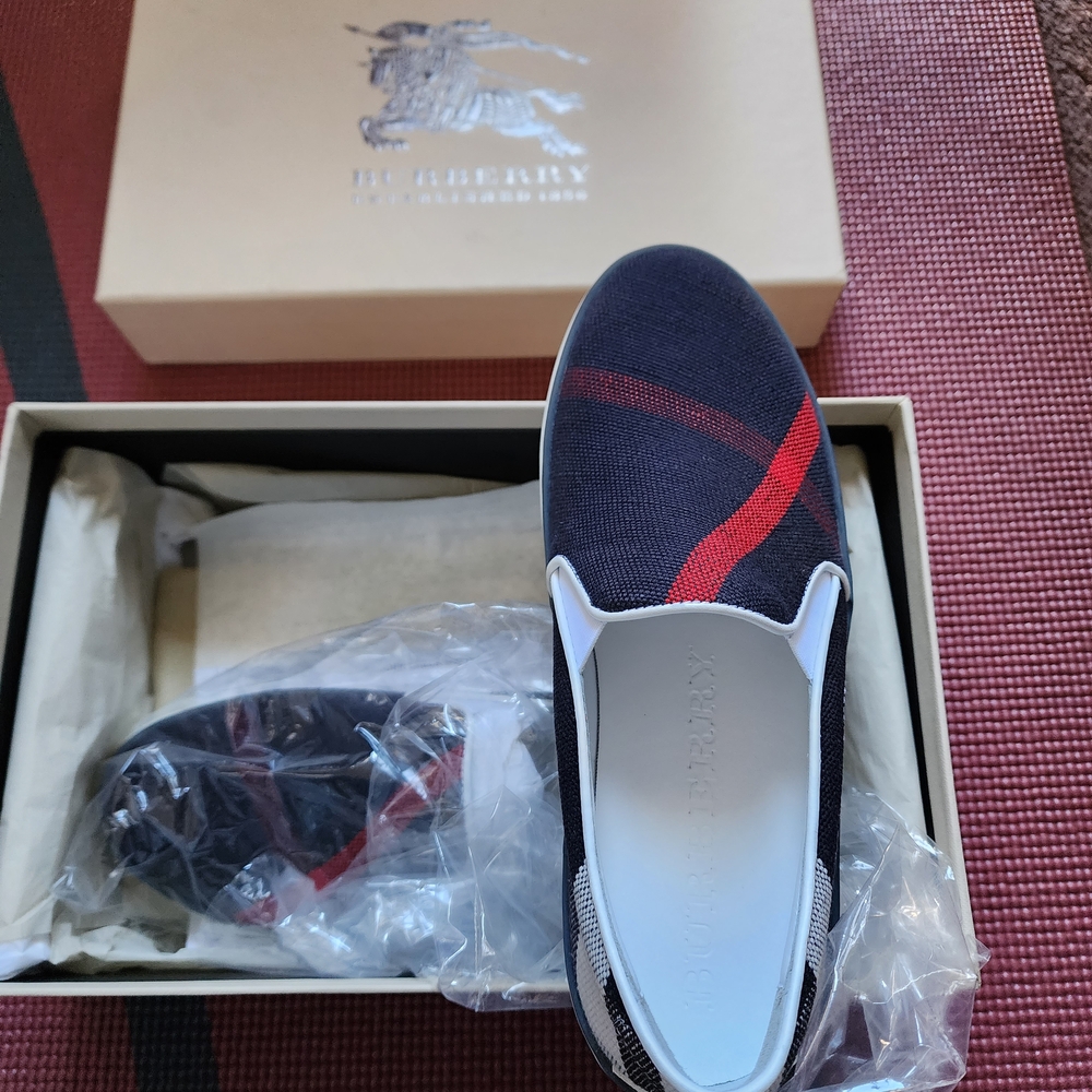 Burberry Men's Slip-On Shoes in Navy and Red